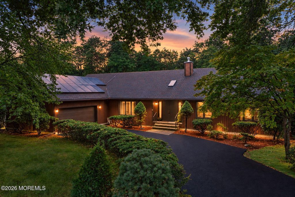 39 Brandywine Way, Middletown, NJ 07748