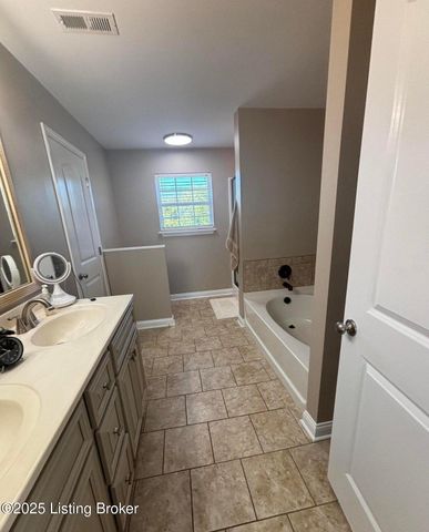 226 Sangria Dr, Vine Grove, KY 40175