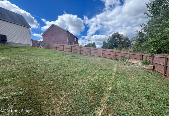 226 Sangria Dr, Vine Grove, KY 40175