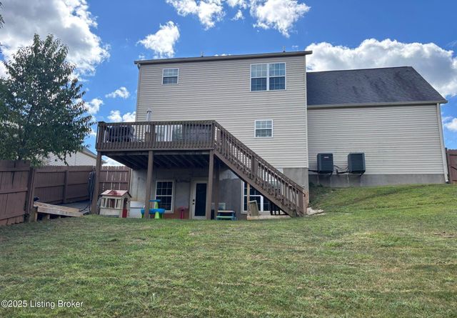 226 Sangria Dr, Vine Grove, KY 40175