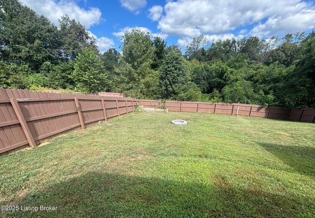 226 Sangria Dr, Vine Grove, KY 40175