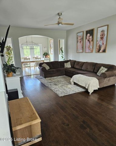 226 Sangria Dr, Vine Grove, KY 40175