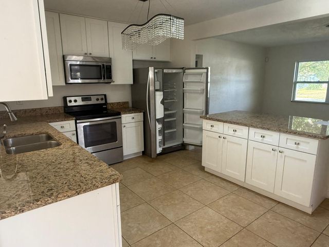 2200 MOSHER DRIVE, Orlando, FL 32810