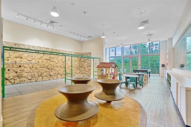 16385 Biscayne Blvd 1418, North Miami Beach, FL 33160