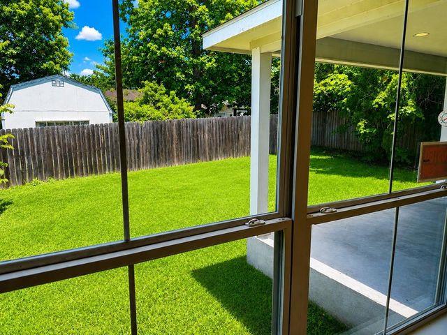 422 Pine Harbor Drive, Onalaska, TX 77360