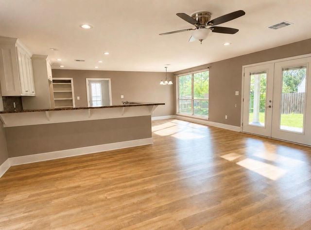 422 Pine Harbor Drive, Onalaska, TX 77360