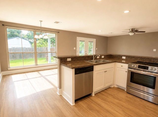 422 Pine Harbor Drive, Onalaska, TX 77360