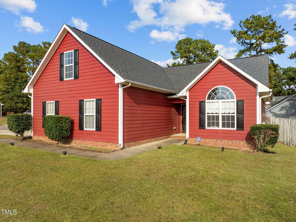 102 Washington, Raeford, NC 28376