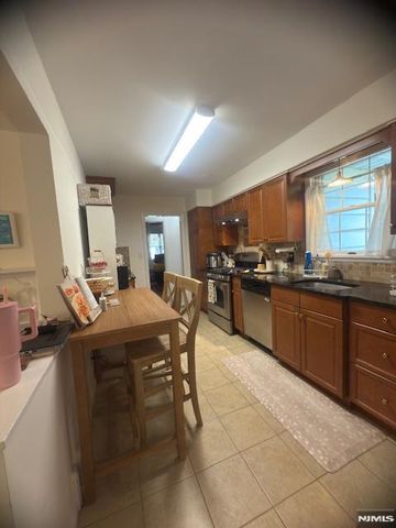 75 Delmar Avenue, Glen Rock, NJ 07452