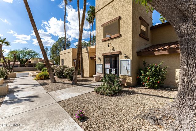 8231 N 21ST Drive E208, Phoenix, AZ 85021