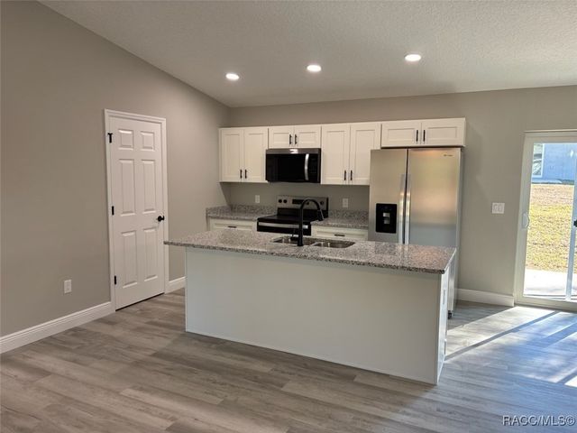 2290 W Menores Drive, Citrus Springs, FL 34434