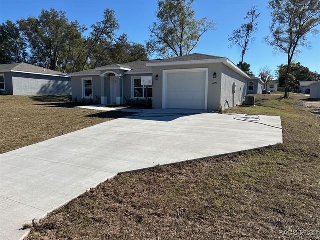 2290 W Menores Drive, Citrus Springs, FL 34434