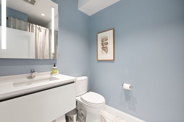 21 Crowninshield Rd 21, Brookline, MA 02446