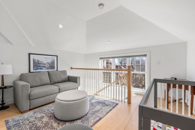 21 Crowninshield Rd 21, Brookline, MA 02446