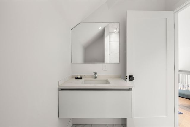 21 Crowninshield Rd 21, Brookline, MA 02446