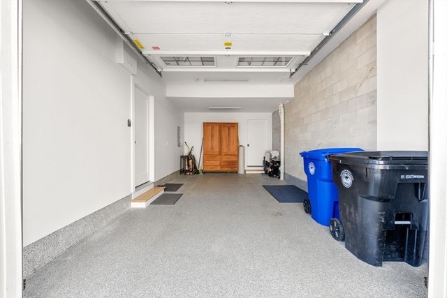 21 Crowninshield Rd 21, Brookline, MA 02446