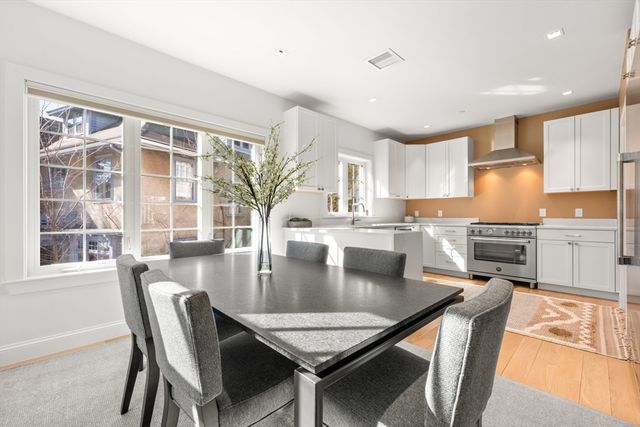 21 Crowninshield Rd 21, Brookline, MA 02446