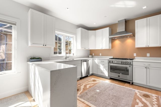 21 Crowninshield Rd 21, Brookline, MA 02446