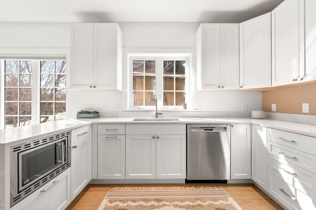 21 Crowninshield Rd 21, Brookline, MA 02446