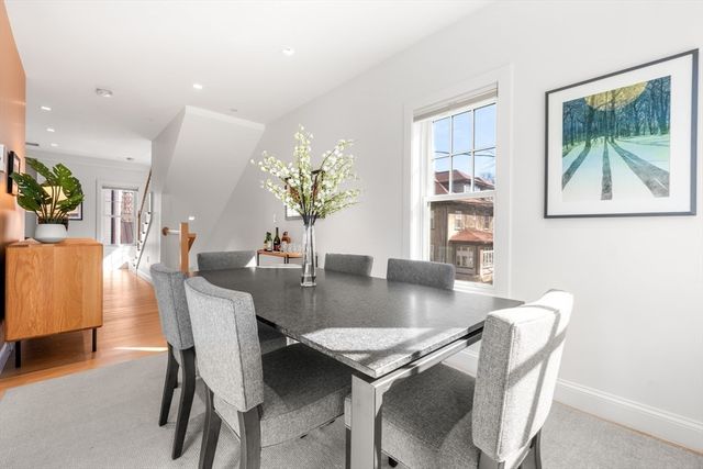 21 Crowninshield Rd 21, Brookline, MA 02446