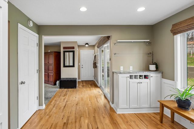 324 Hillcrest Lane, Burnsville, MN 55337