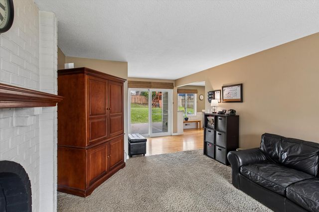 324 Hillcrest Lane, Burnsville, MN 55337