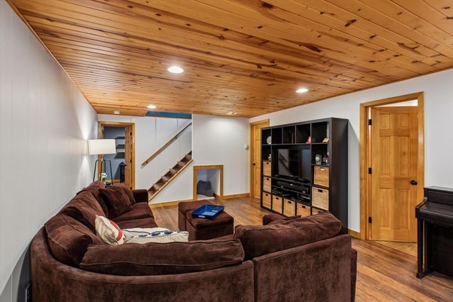 324 Hillcrest Lane, Burnsville, MN 55337