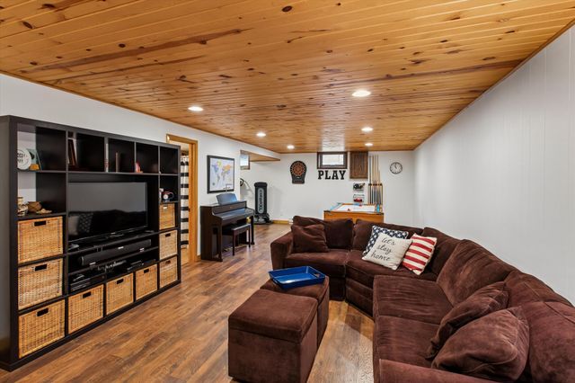 324 Hillcrest Lane, Burnsville, MN 55337