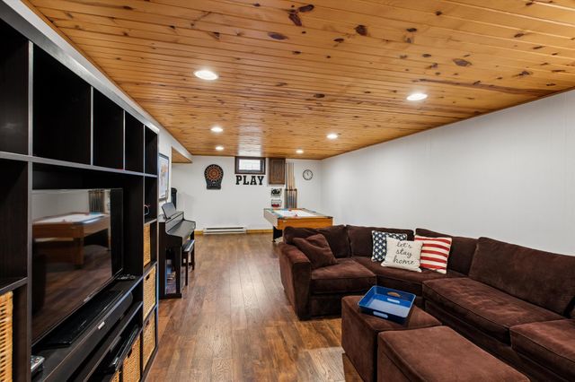 324 Hillcrest Lane, Burnsville, MN 55337