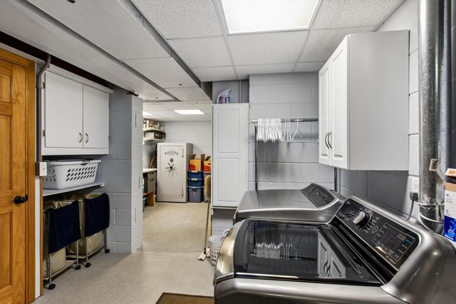 324 Hillcrest Lane, Burnsville, MN 55337