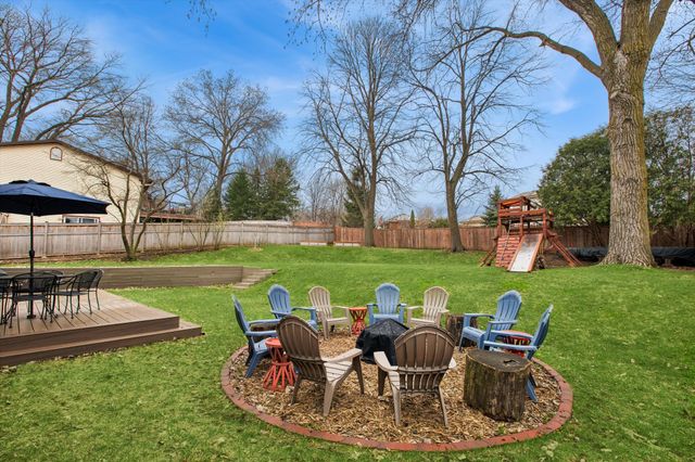 324 Hillcrest Lane, Burnsville, MN 55337