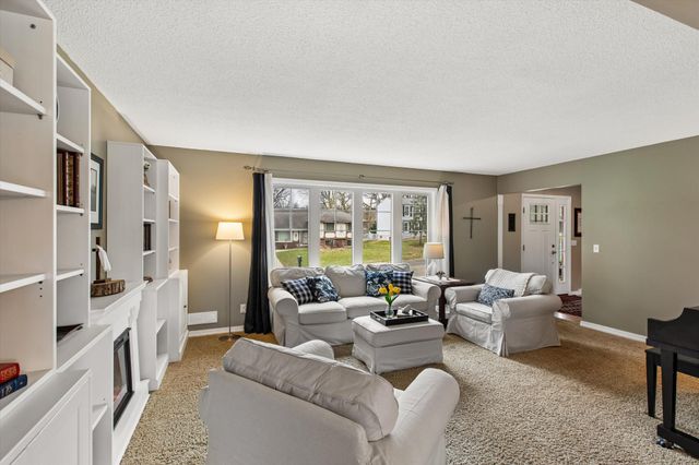 324 Hillcrest Lane, Burnsville, MN 55337