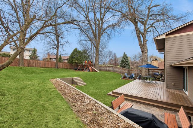 324 Hillcrest Lane, Burnsville, MN 55337