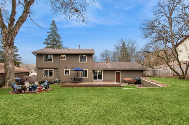 324 Hillcrest Lane, Burnsville, MN 55337