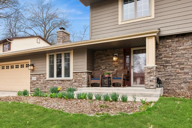 324 Hillcrest Lane, Burnsville, MN 55337