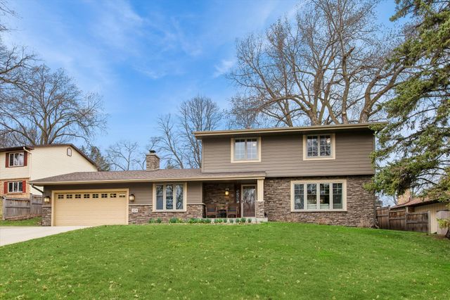 324 Hillcrest Lane, Burnsville, MN 55337