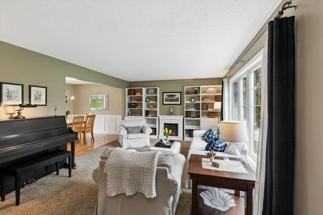 324 Hillcrest Lane, Burnsville, MN 55337