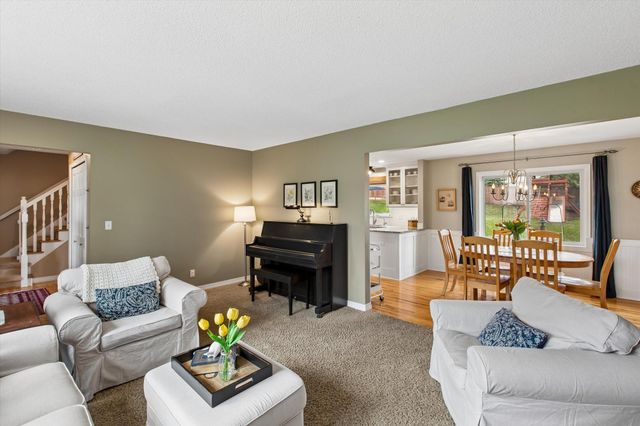 324 Hillcrest Lane, Burnsville, MN 55337