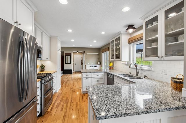 324 Hillcrest Lane, Burnsville, MN 55337