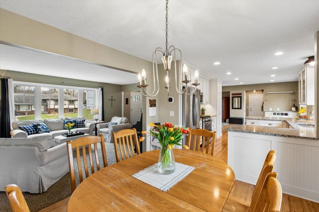 324 Hillcrest Lane, Burnsville, MN 55337