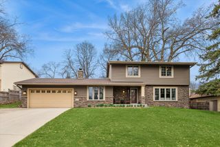 324 Hillcrest Lane, Burnsville, MN 55337