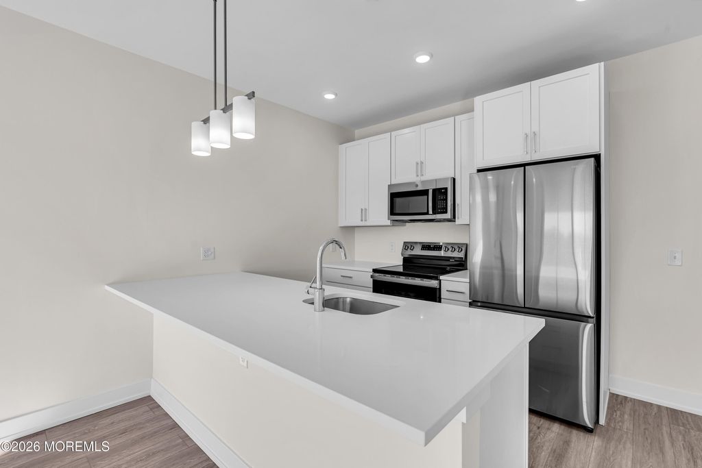 19 Carr Avenue 301, Keansburg, NJ 07734