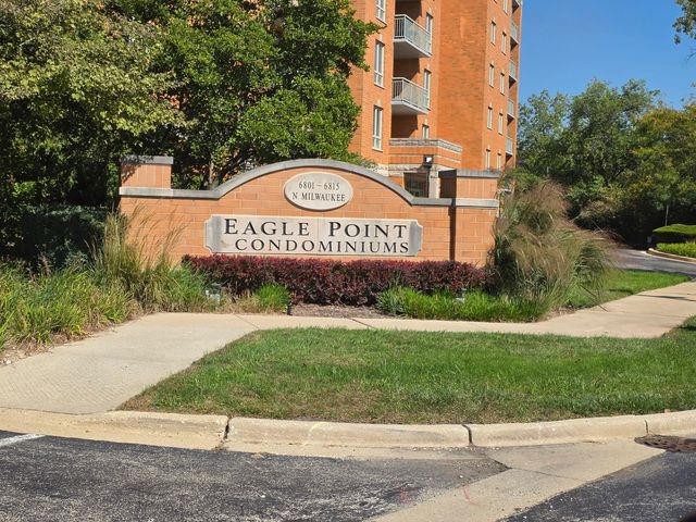 6815 N Milwaukee Avenue 702, Niles, IL 60714