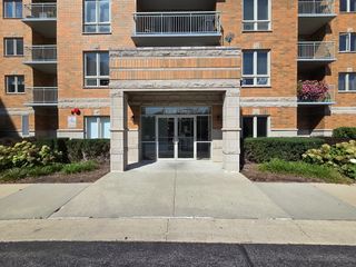 6815 N Milwaukee Avenue 702, Niles, IL 60714