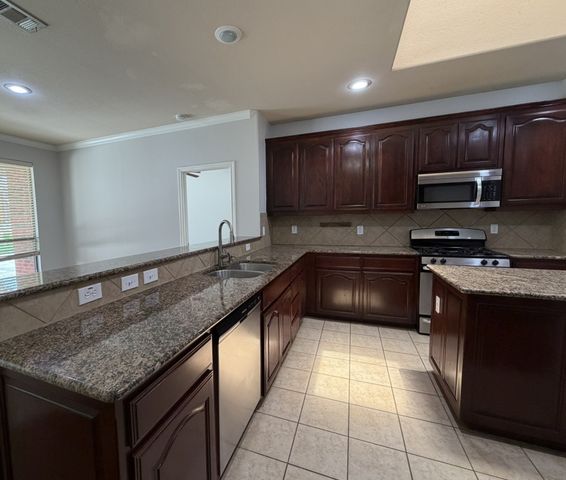 2105 Laurel Forest Drive, Fort Worth, TX 76177