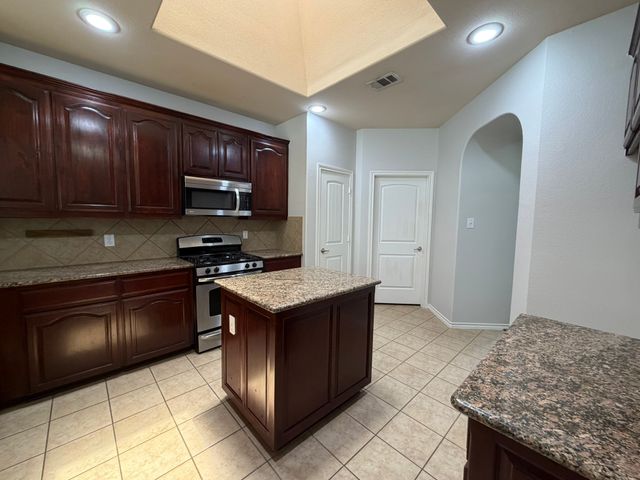 2105 Laurel Forest Drive, Fort Worth, TX 76177