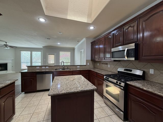 2105 Laurel Forest Drive, Fort Worth, TX 76177