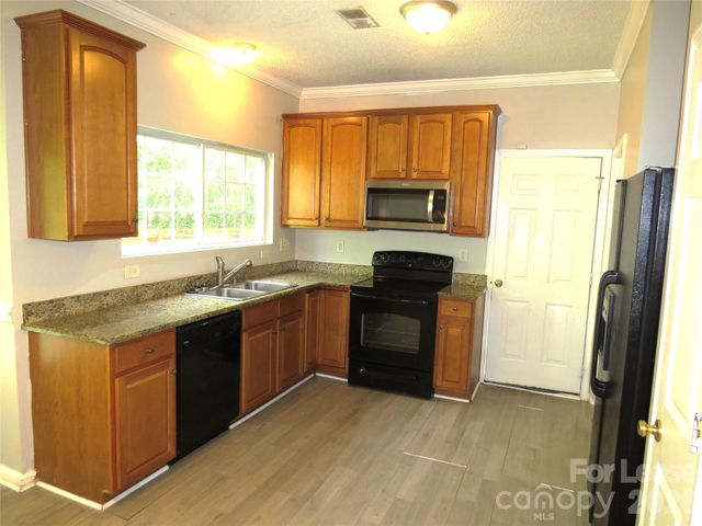 2738 Highland Park Drive, Charlotte, NC 28269