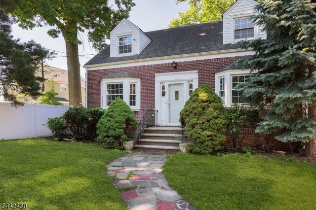 813 Miltonia St, Linden City, NJ 07036