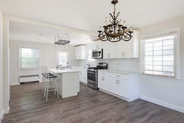 813 Miltonia St, Linden City, NJ 07036